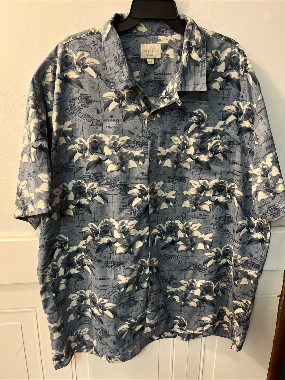 Trader Bay Navy Blue and White Floral Button-Down Camp Shirt